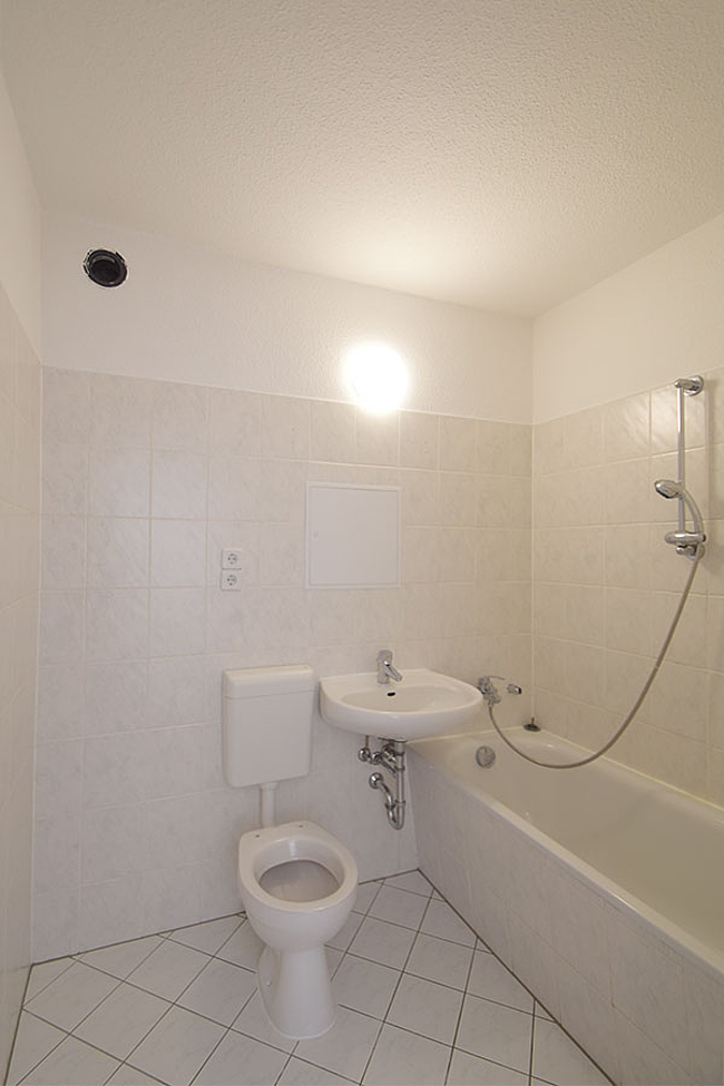 Bad: 3-Raum-Wohnung Heidekrautweg 7