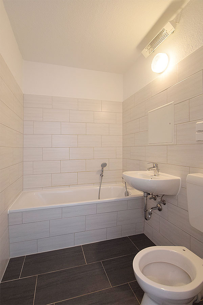 Bad: 5-Raum-Wohnung Am Hohen Ufer 22