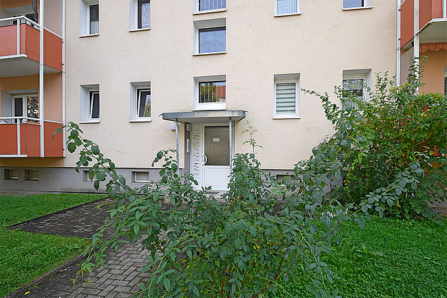 Hauseingang: 2-Raum-Wohnung Moskauer Straße 7