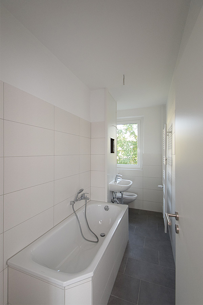 Bad: 3-Raum-Wohnung Südstadtring 83