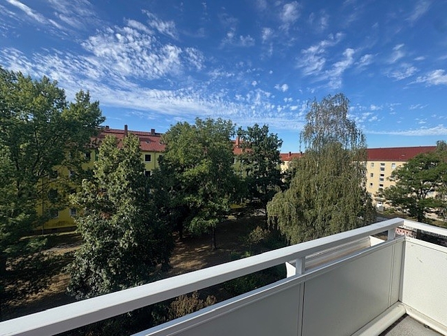 Aussicht Balkon PS85a_0402-1: 3-Raum-Wohnung Paul-Suhr-Straße 49a