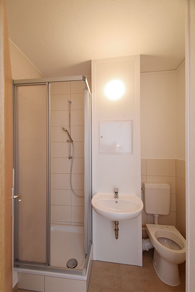 Duschbad: 1-Raum-Wohnung Straße der Befreiung 16