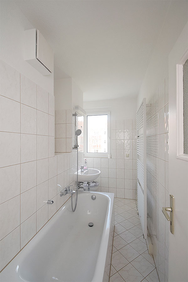 Bad: 2-Raum-Wohnung Moskauer Straße 13
