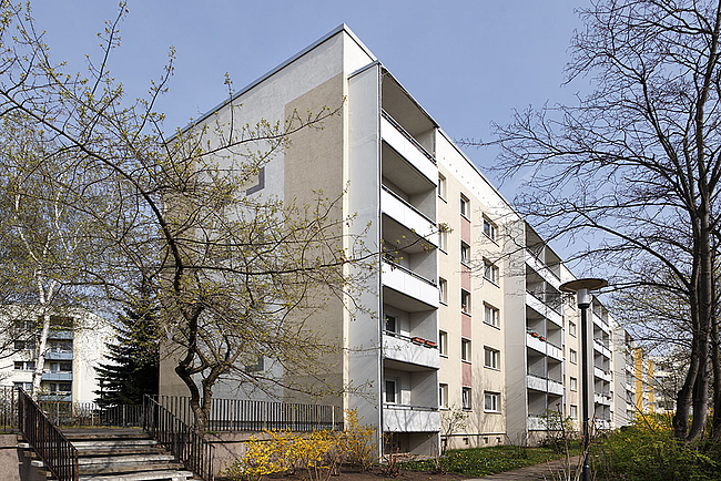 Hofansicht: 2-Raum-Wohnung Brüsseler Straße 12