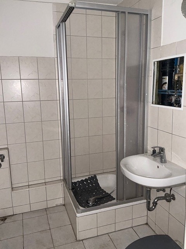 Bad: 2-Raum-Wohnung Erich-Kästner-Straße 4