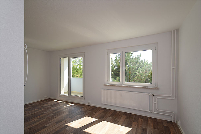 Wohnzimmer: 4-Raum-Wohnung Am Hohen Ufer 12
