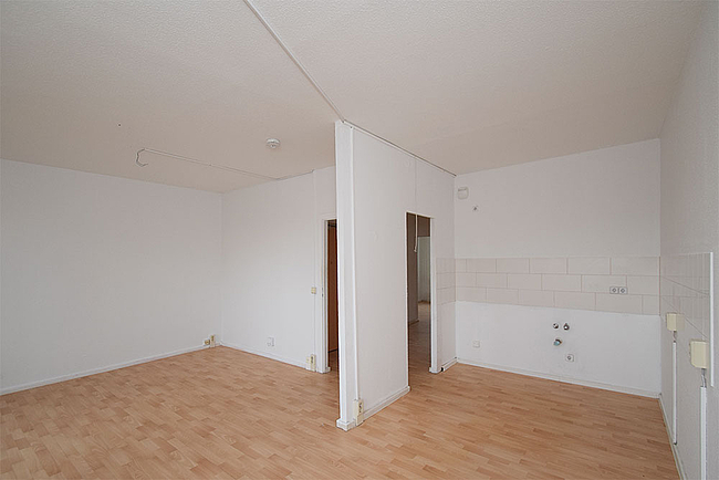 Küchenbereich: 3-Raum-Wohnung Genthiner Straße 5