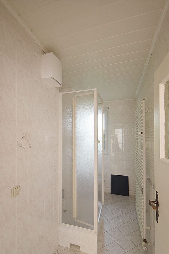 Duschbad: 3-Raum-Wohnung Moskauer Straße 30