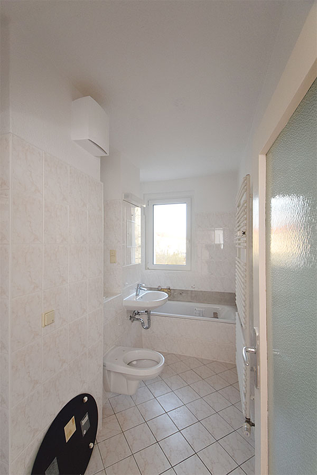 Bad: 3-Raum-Wohnung Moskauer Straße 30