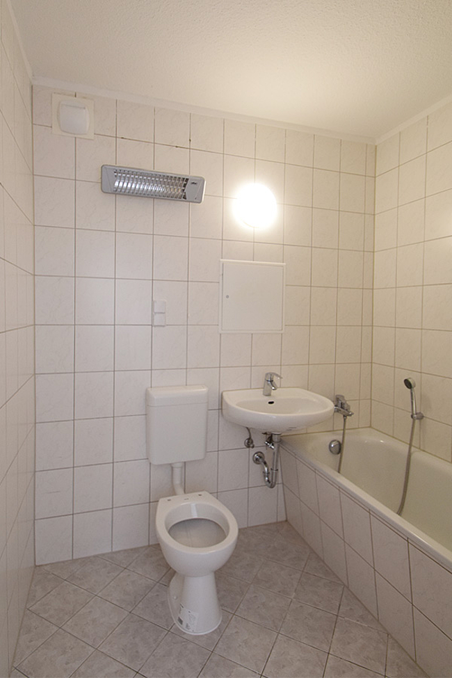 Bad: 2-Raum-Wohnung Kolkturmring 13