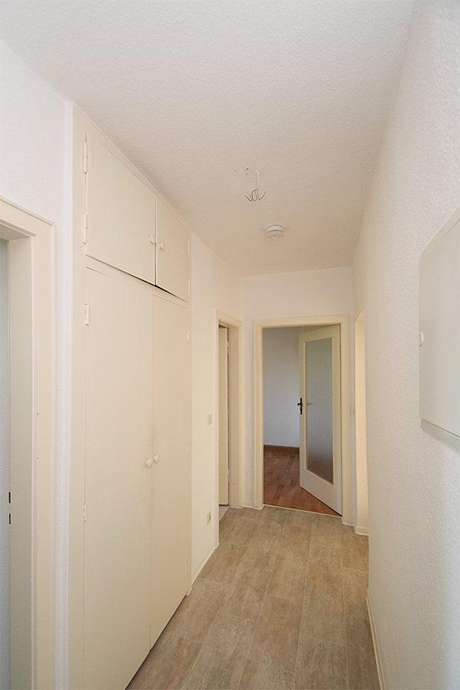 Flur: 3-Raum-Wohnung Moskauer Straße 30