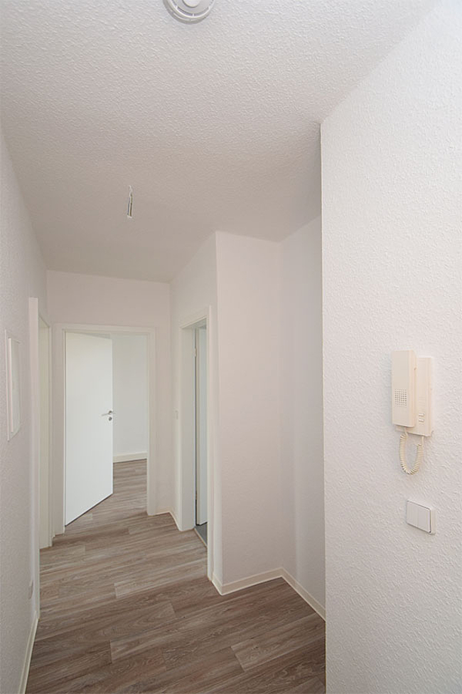 Flur: 3-Raum-Wohnung Moskauer Straße 38