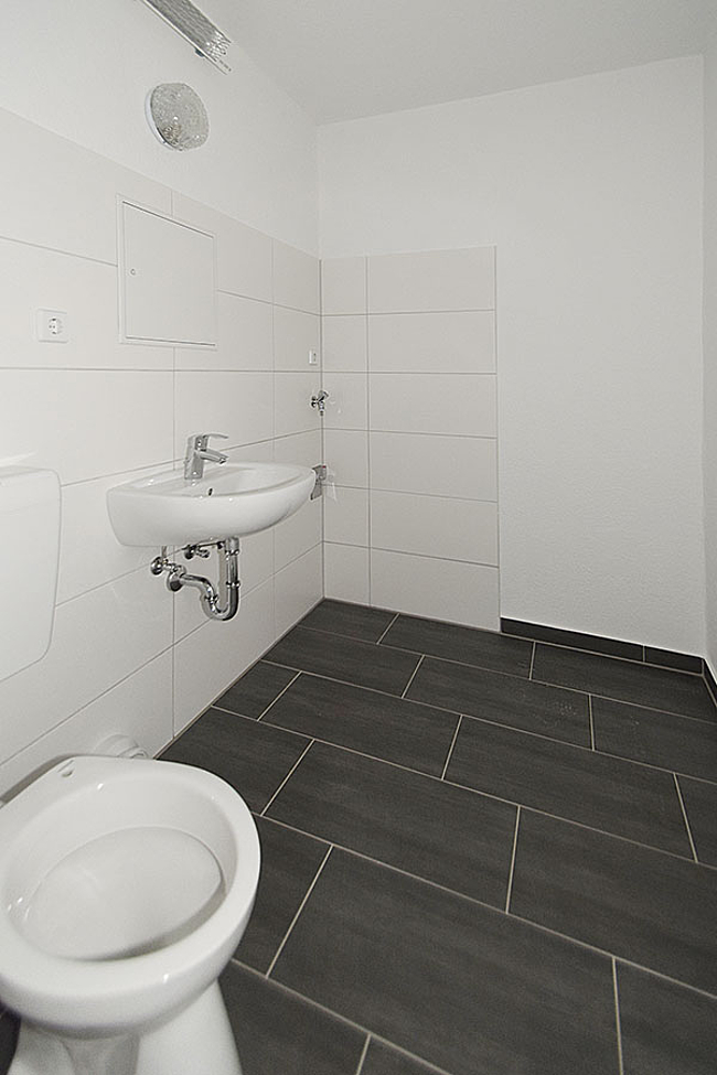 2. WC + Waschmaschinenplatz: 2-Raum-Wohnung Weißenfelser Straße 45