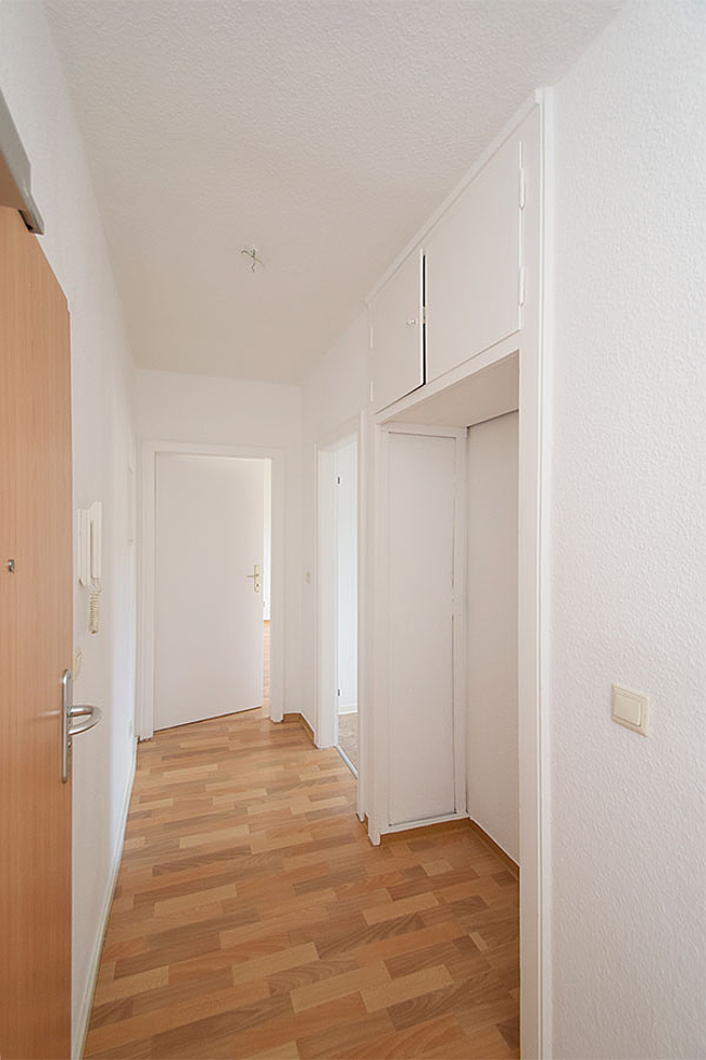 Flur: 2-Raum-Wohnung Moskauer Straße 13