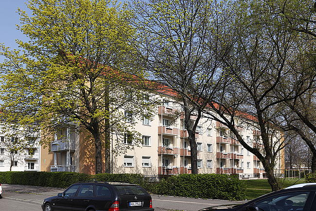 Hofansicht: 2-Raum-Wohnung Paul-Suhr-Straße 48