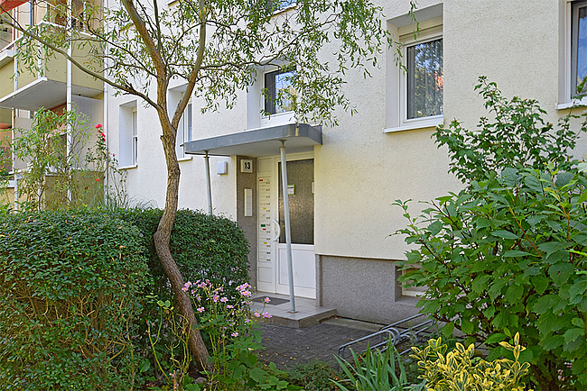 Hauseingang: 2-Raum-Wohnung Moskauer Straße 9