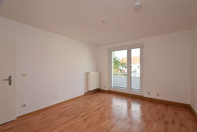 Wohnzimmer: 2-Raum-Wohnung Moskauer Straße 9