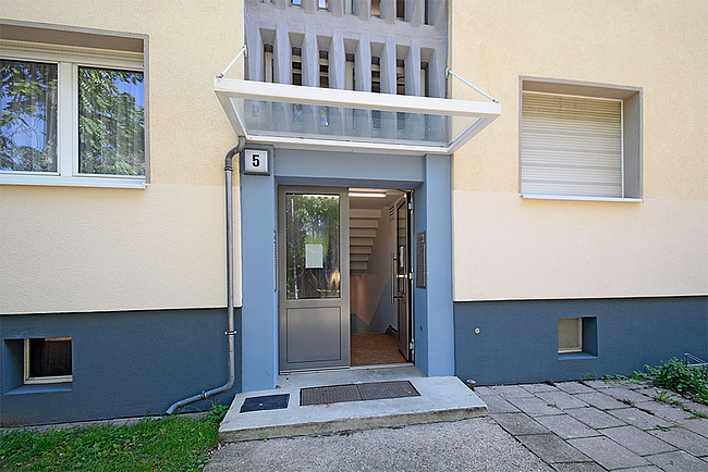 Hauseingang: 1-Raum-Wohnung Kattowitzer Straße 5