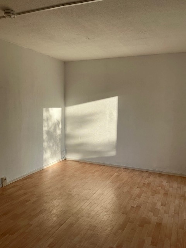 Wohnzimmer 2: 3-Raum-Wohnung Erich-Kästner-Straße 11