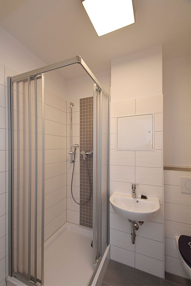 Duschbereich: 1-Raum-Wohnung Kattowitzer Straße 5