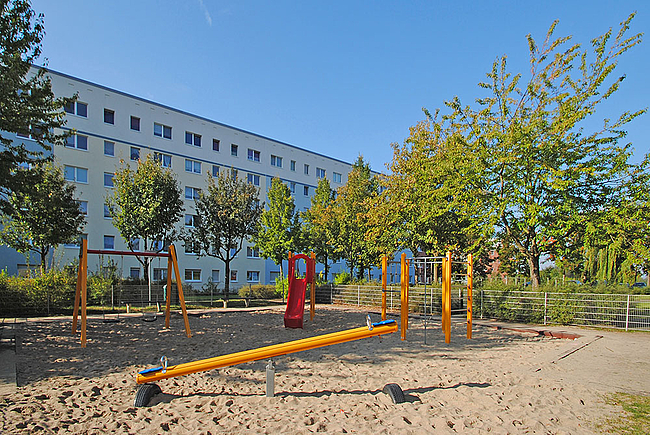 Spielplatz_Elsteraue: 3-Raum-Wohnung Am Hohen Ufer 21