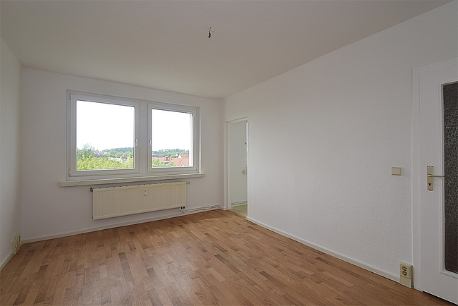 Wohnzimmer: 2-Raum-Wohnung Plutostraße 4