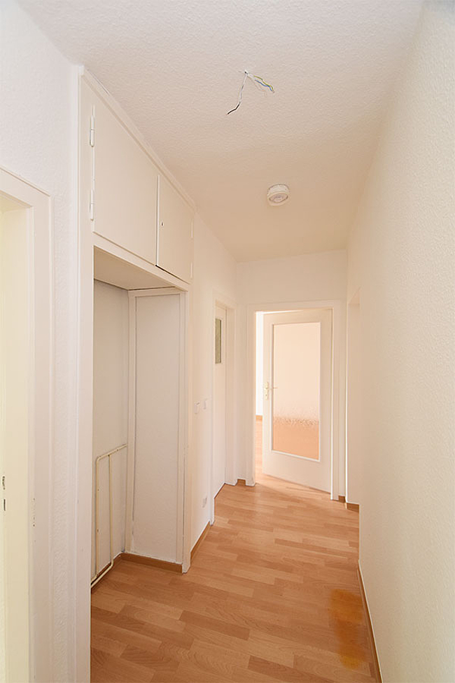 Flur: 3-Raum-Wohnung St. Petersburger Straße 6